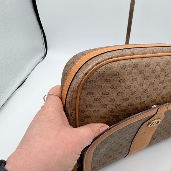 Authentic Vintage Gucci GG Supreme Flap Canvas Crossbody Bag - Picture 7 of 16